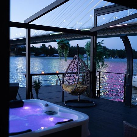 Ada Moment Splav- Kuca Na Reci Beograd- Floating House On Sava River ,Beograd Eksteriør billede