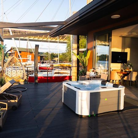 Ada Moment Splav- Kuca Na Reci Beograd- Floating House On Sava River ,Beograd Eksteriør billede